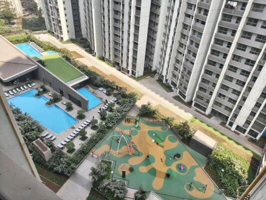 2 BHK Flat in Kolshet Road, Thane