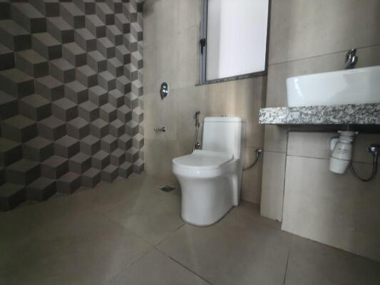 2 BHK Flat in Kolshet Road, Thane