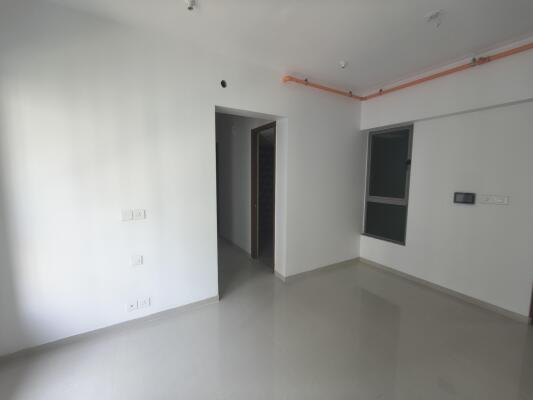 2 BHK Flat in Kolshet Road, Thane