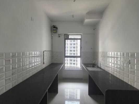 2 BHK Flat in Kolshet Road, Thane