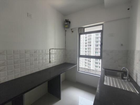 2 BHK Flat in Kolshet Road, Thane