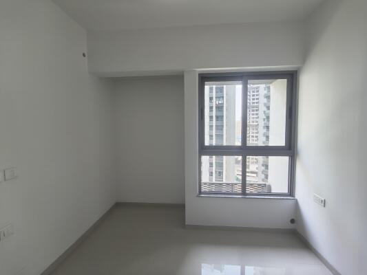 2 BHK Flat in Kolshet Road, Thane