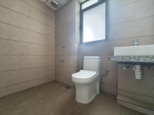 2 BHK Flat in Kolshet Road, Thane