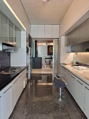 4 BHK Flat in Juhu, Mumbai