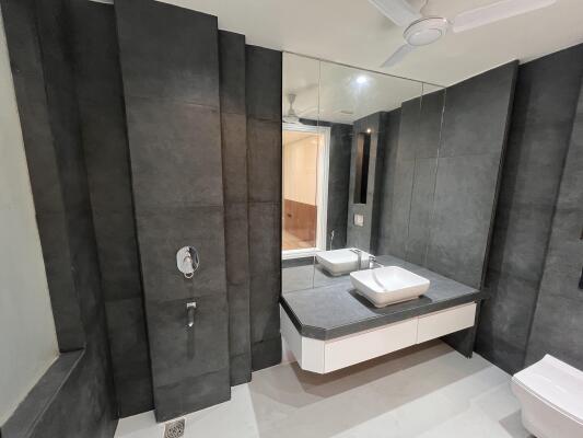 4 BHK Duplex Builder Floor in Sector 8 Dwarka, Delhi