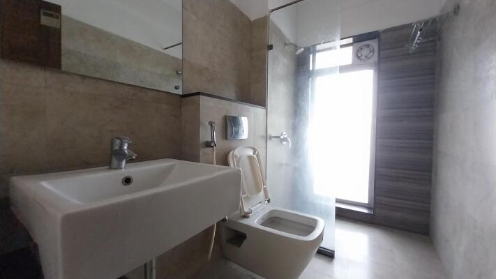 3 BHK Flat in Lokhandwala Kandivali East, Mumbai