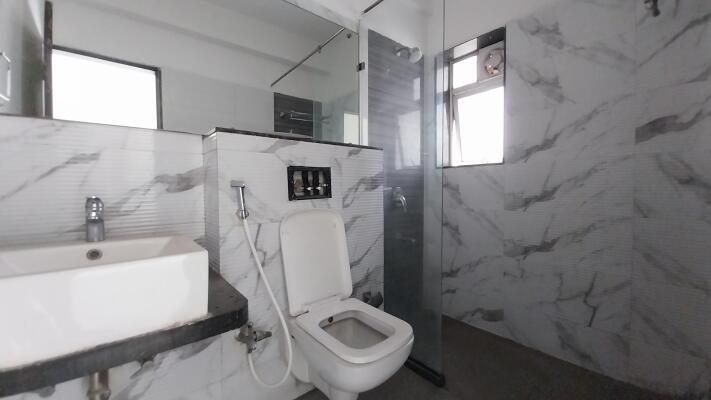 3 BHK Flat in Lokhandwala Kandivali East, Mumbai