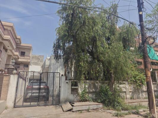 Residential land / Plot in Sector 36, Noida