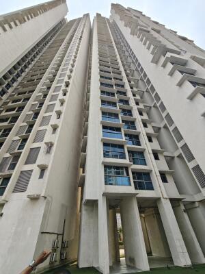 3 BHK Flat in Lokhandwala Kandivali East, Mumbai