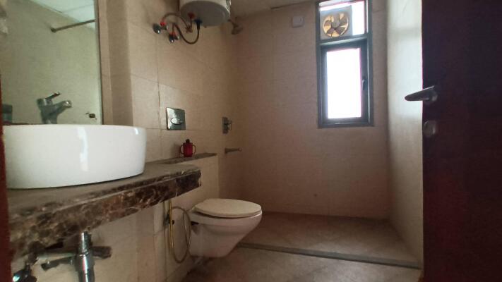 4 BHK Flat in Sector 128, Noida