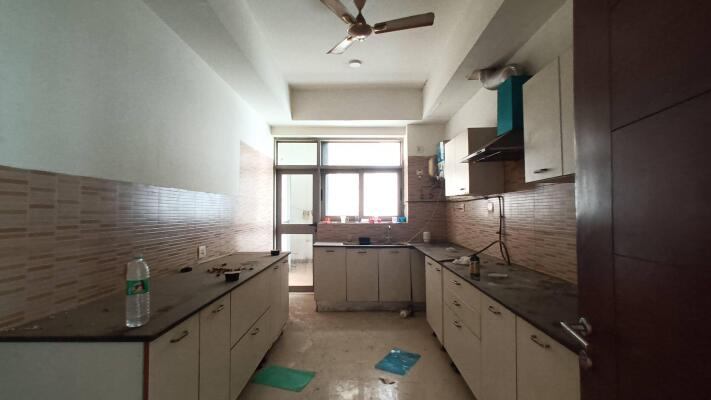 4 BHK Flat in Sector 128, Noida