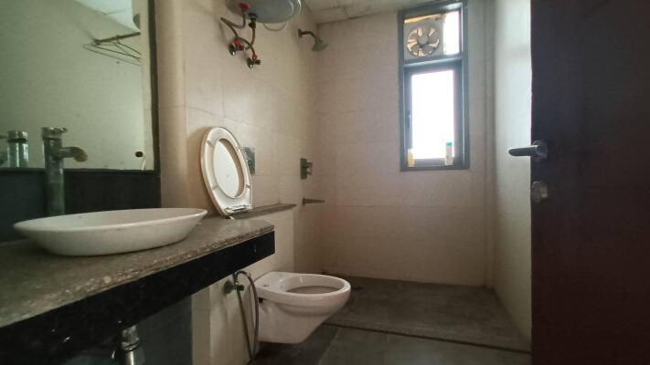 4 BHK Flat in Sector 128, Noida