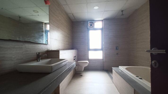 4 BHK Flat in Sector 128, Noida