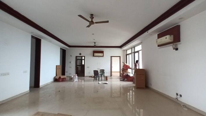 4 BHK Flat in Sector 128, Noida
