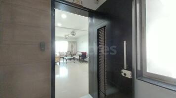 3 BHK Flat in Lokhandwala Kandivali East, Mumbai