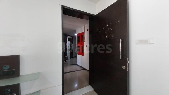 3 BHK Flat in Lokhandwala Kandivali East, Mumbai