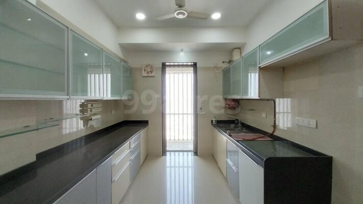 3 BHK Flat in Lokhandwala Kandivali East, Mumbai