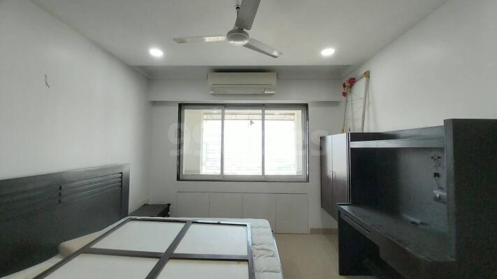 3 BHK Flat in Lokhandwala Kandivali East, Mumbai