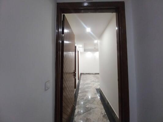 3 BHK Flat in Freedom Fighter Enclave, Delhi