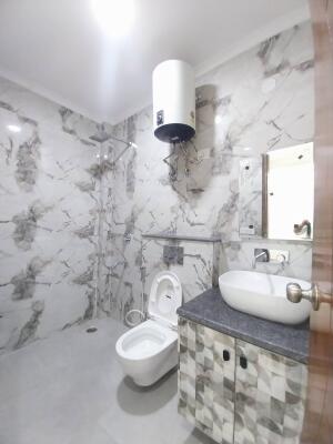 3 BHK Flat in Freedom Fighter Enclave, Delhi