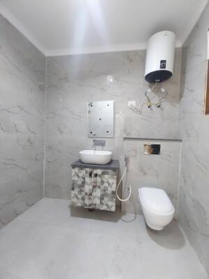 3 BHK Flat in Freedom Fighter Enclave, Delhi