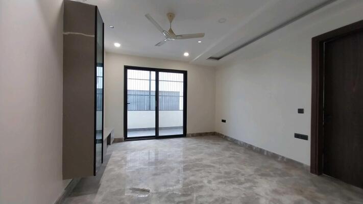 4 BHK Independent Builder Floor in Punjabi Bagh West, Delhi