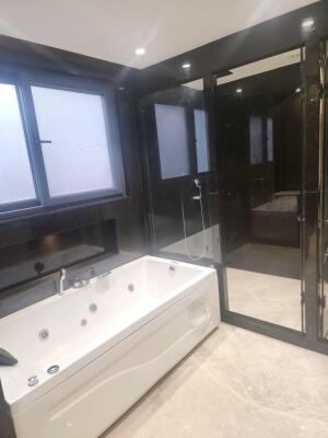 5 BHK Independent Builder Floor in Panchsheel Park, Delhi