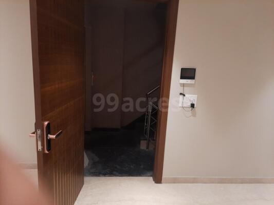 3 BHK Independent Builder Floor in Kalkaji, Delhi