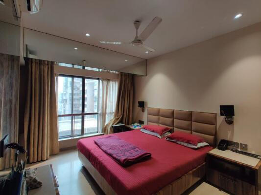 2 BHK Flat in Khar West, Mumbai