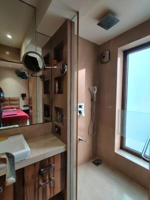 2 BHK Flat in Khar West, Mumbai