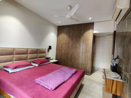 2 BHK Flat in Khar West, Mumbai