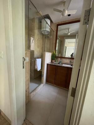 3 BHK Builder Floor in Safdarjung, Delhi