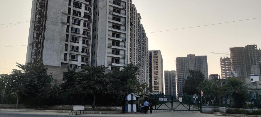 2 BHK Flat in Sector 131, Noida