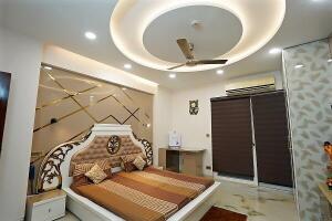 4 BHK Flat in Senapati Bapat Road, Pune