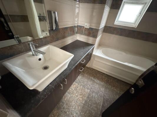 2 BHK Flat in Sector 48, Gurgaon