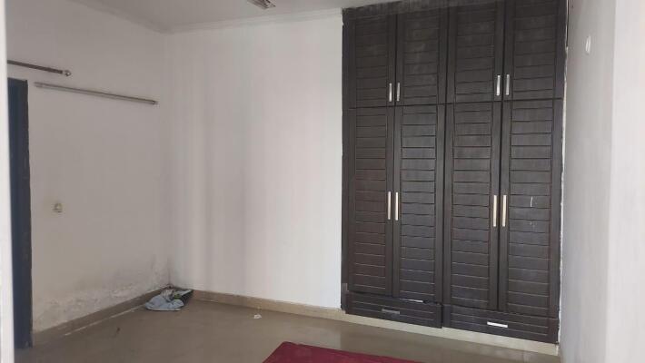 4 BHK Flat in Sector 45, Noida