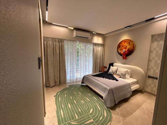 4 BHK Flat in Santacruz West, Mumbai