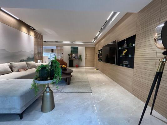 4 BHK Flat in Santacruz West, Mumbai