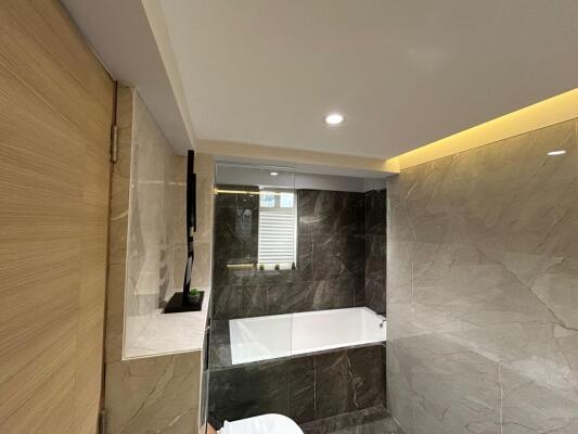 4 BHK Flat in Santacruz West, Mumbai