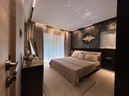 4 BHK Flat in Santacruz West, Mumbai