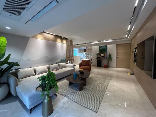 4 BHK Flat in Santacruz West, Mumbai
