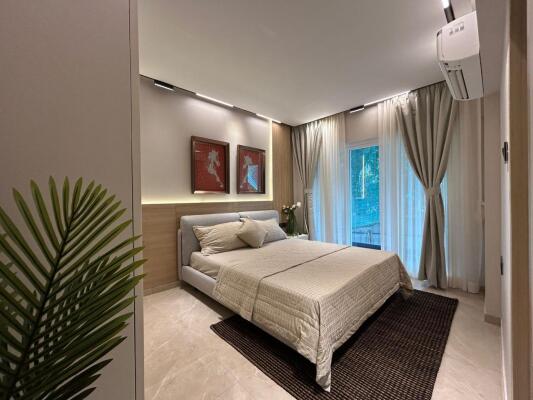 4 BHK Flat in Santacruz West, Mumbai