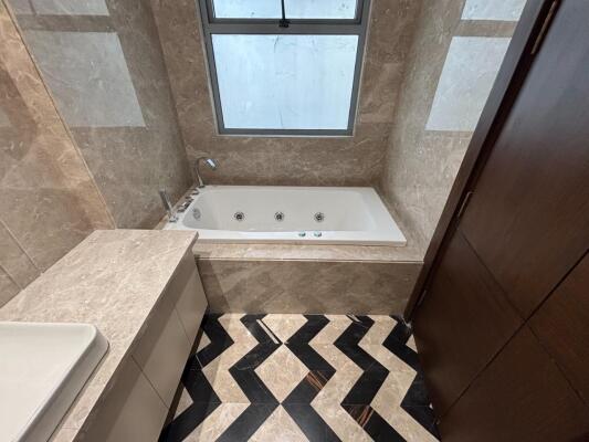 4 BHK Builder Floor in South Extension 2, Delhi