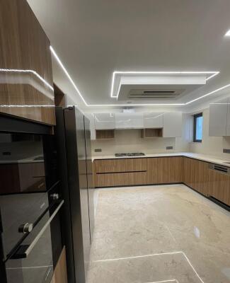 3 BHK Builder Floor in Malcha Marg, Delhi