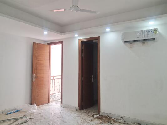 4 BHK Flat in Paryavaran Complex, Delhi