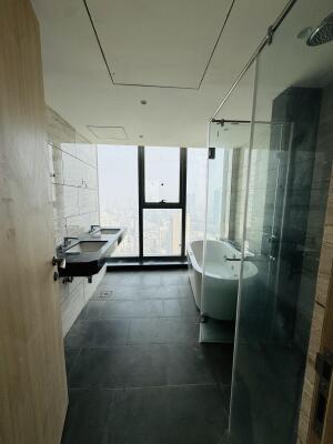 4 BHK Flat in Prabhadevi, Mumbai