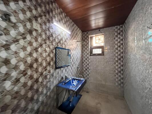 2 BHK Builder Floor in Sainik Colony, Faridabad