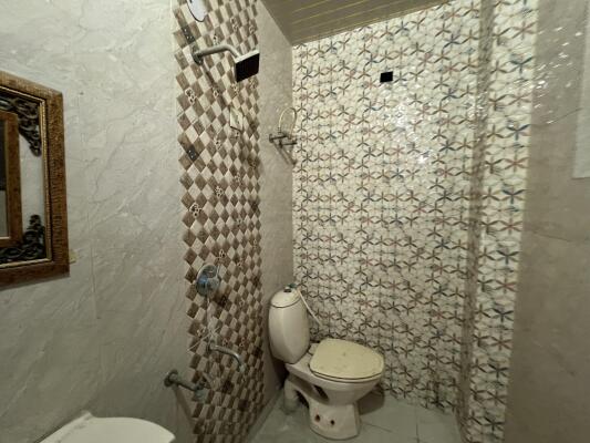 2 BHK Builder Floor in Sainik Colony, Faridabad