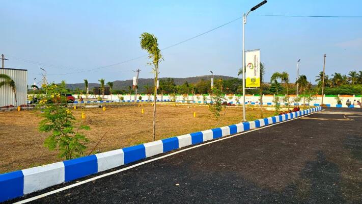 Residential land / Plot in Mahindra City, GST Road