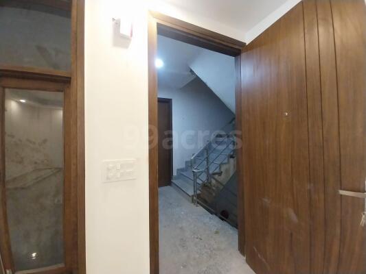 3 BHK Flat in Freedom Fighter Enclave, Delhi